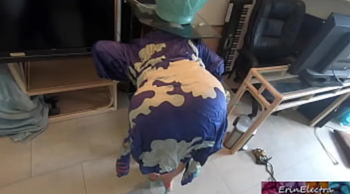 Сын трахнул в пизду свою мамашу, которая застряла