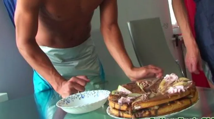 Русские свингеры устроили группавушку на кровати