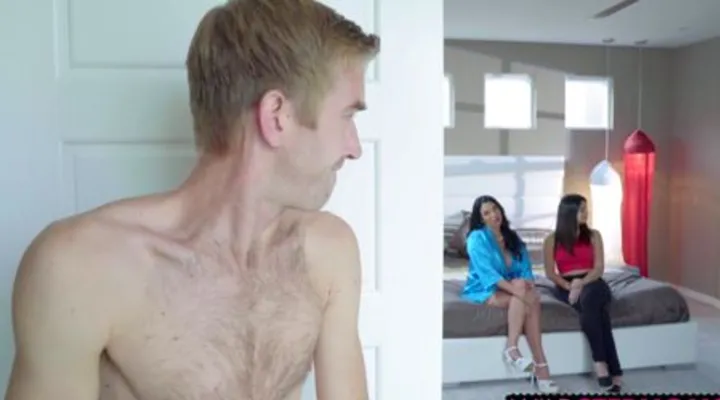 Милфа учит сексу с рыжим парнем молодую девушку