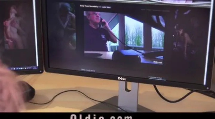 Зрелый мужчина трахнул на работе свою коллегу