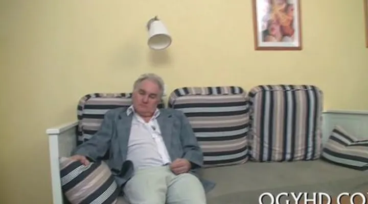 Парниша отдал старому деду свою девушку