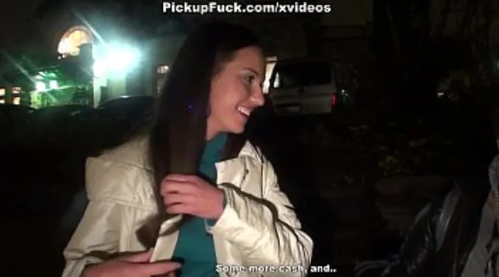 Очаровательная русская девушка и уличные пикаперы