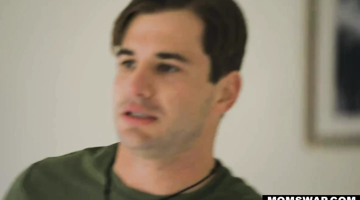 Горячая групповуха мам и сыновей