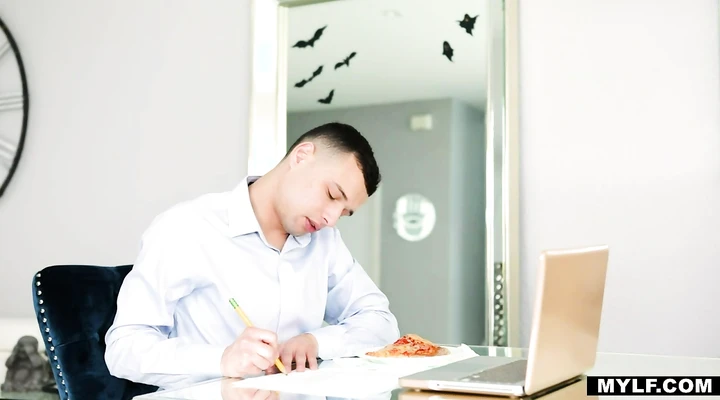 Маменькин сынок