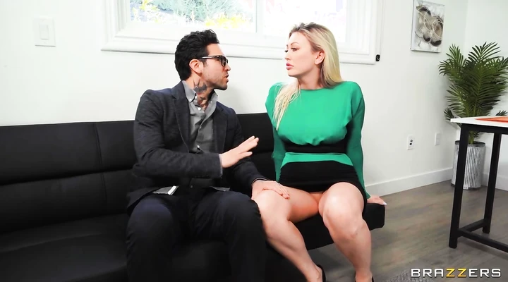 Психолог трахнул клиентку со сквирт расстройствами