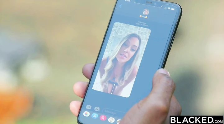 Негр ебет белую замужнюю телку в пизду