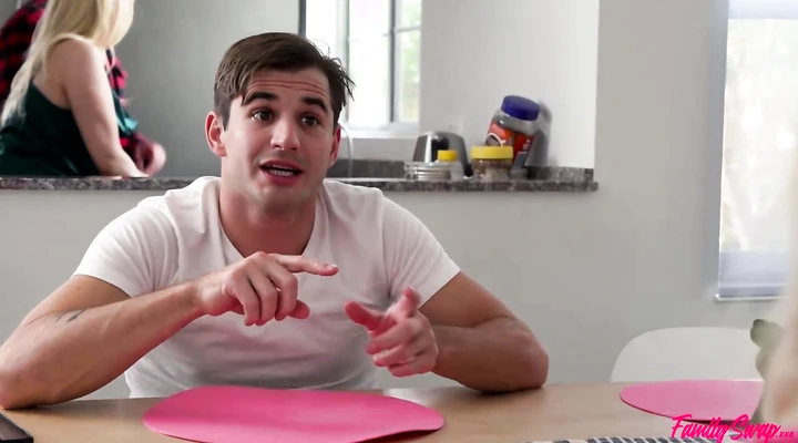 Сын выебал мамку, а отец засадил дочери