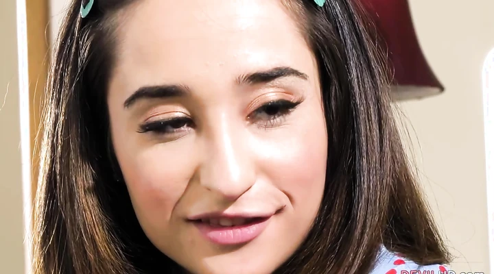 Пока жены нет дома, муж ебет любовницу в анал