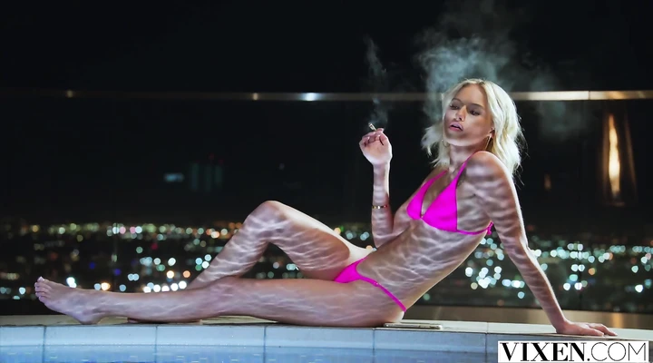 Парень выебал свою худенькую подругу-блондинку