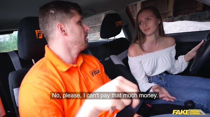 Инструктор ебет молодую телку в автомобиле