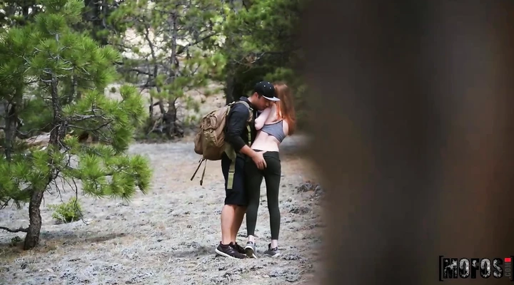 Мужик со скрытой камерой снял еблю пары на природе