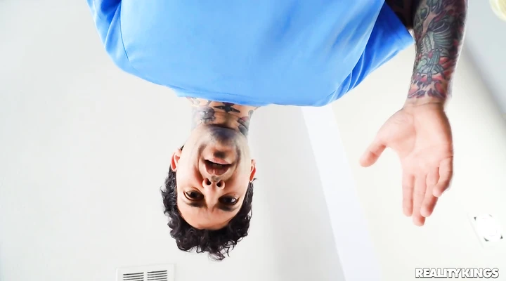 Тренер трахнул зрелую спортсменку у нее дома