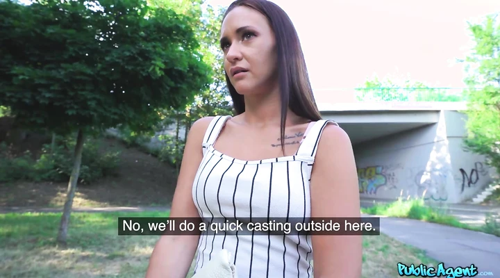 Пикапер ебет девушку толстым членом за деньги