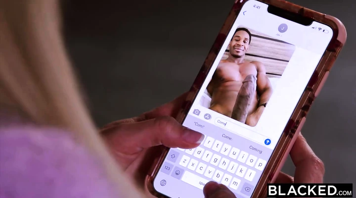 Красотка отдавалась в пизду негру