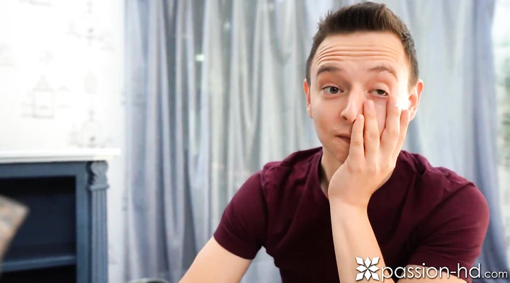 Хрупкая блондиночка кремпай получила после секса с братом