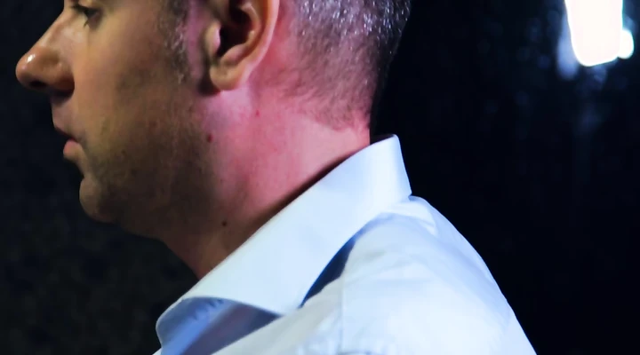 Папа ебет дочь в попку и кончает в ротик