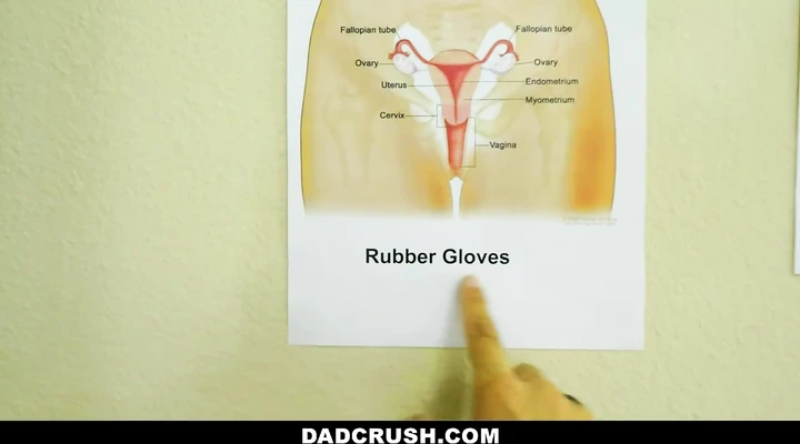 Братишка засадил сестренке после изучения анатомии