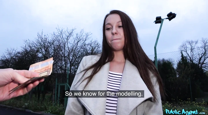 Парень уломал телку на трах за деньги