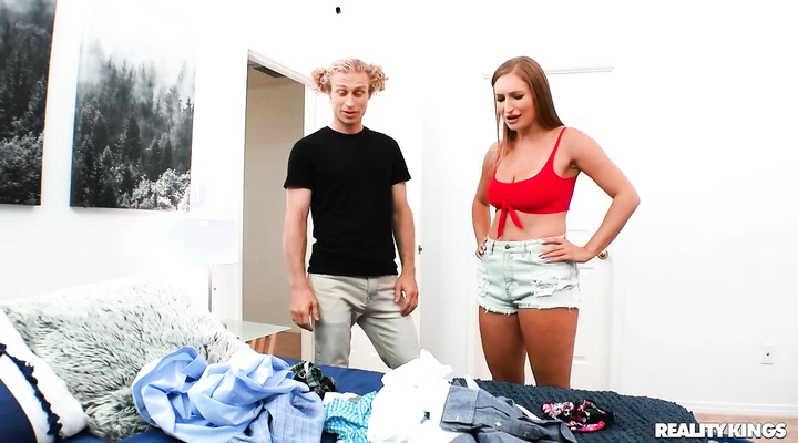 Брат с сестрой попробовали жаркий инцест