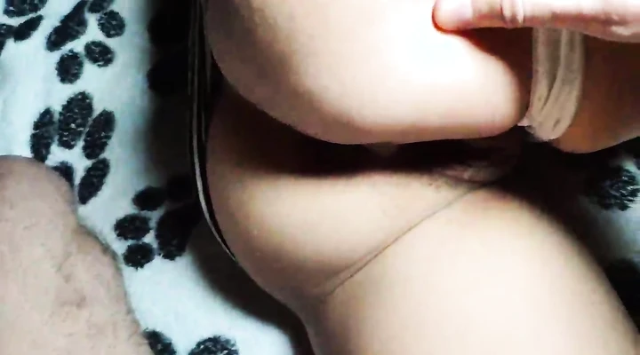 Отодрал бухую спящую девицу в пизду