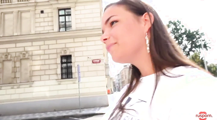 Пикапер ебет молодуху на диване