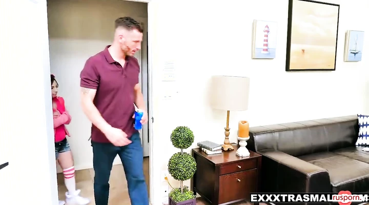 Кончает на лицо после бурного секса