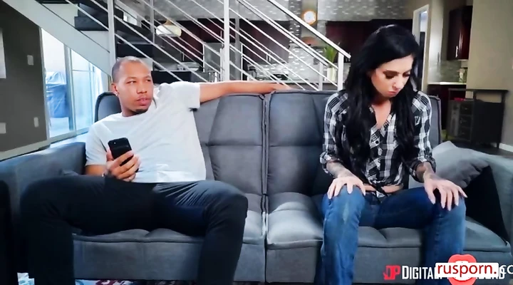 Татуированная сука обожает большие члены