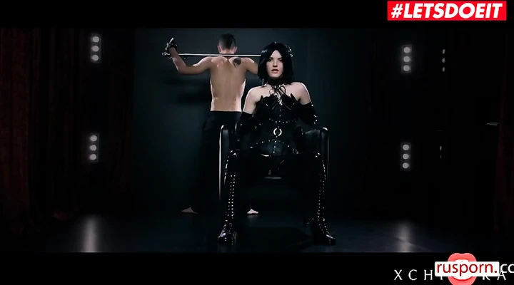 Трахнул госпожу затянутую в латекс