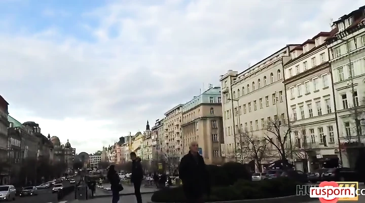 Телка за деньги трахнулась с мужиком