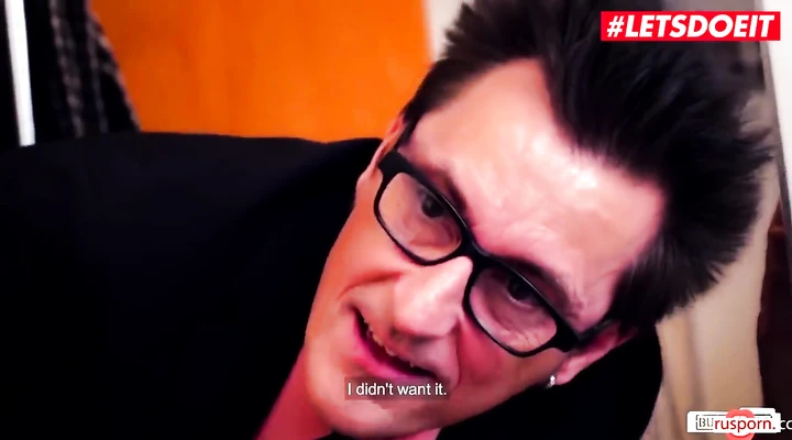 Обслужила пиздой ненасытного мужика