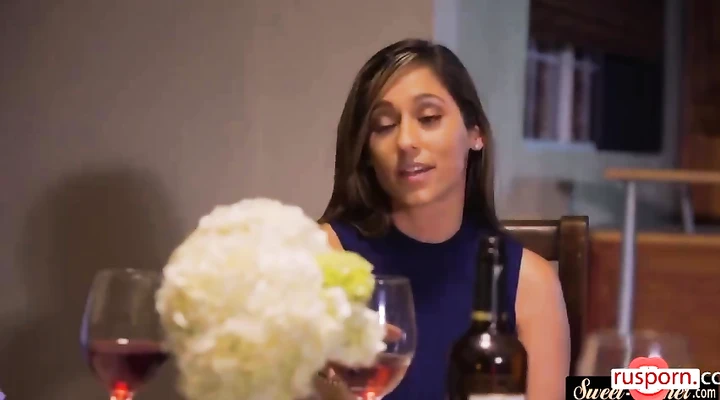 Аппетитная женщина дала молодому