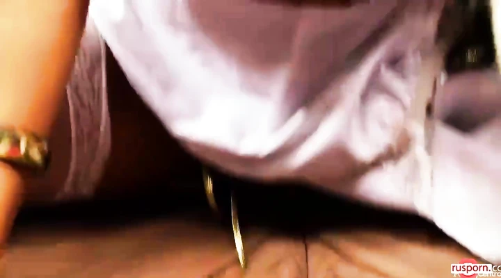 Отодвинул стринги и выебал грудастую даму