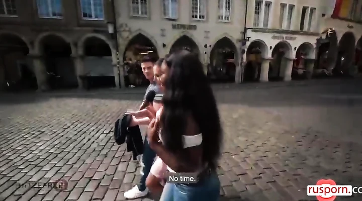 Молодой немец ебет черную шлюху