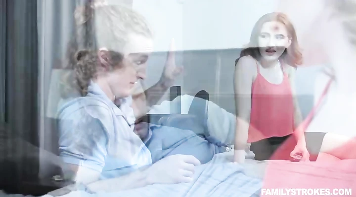 Горячая сестренка соблазнила брата в спальне