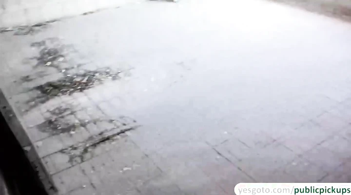 Секс за деньги с блондинкой с пирсингом в носу