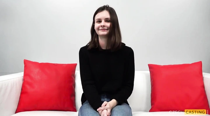 Молодая Тереза берет член в рот на порно кастинге