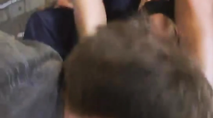 Униженнный мужик лижет ноги двух фут фетишисток