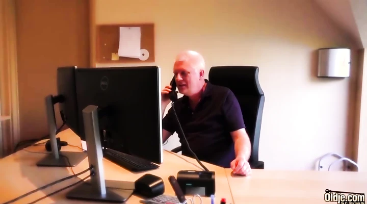 Подборка порнушки с дедом который ебет молодых телок