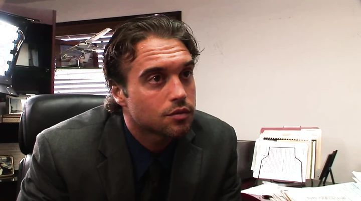 Очаровательная Николь отхватывает в киску от своего босса