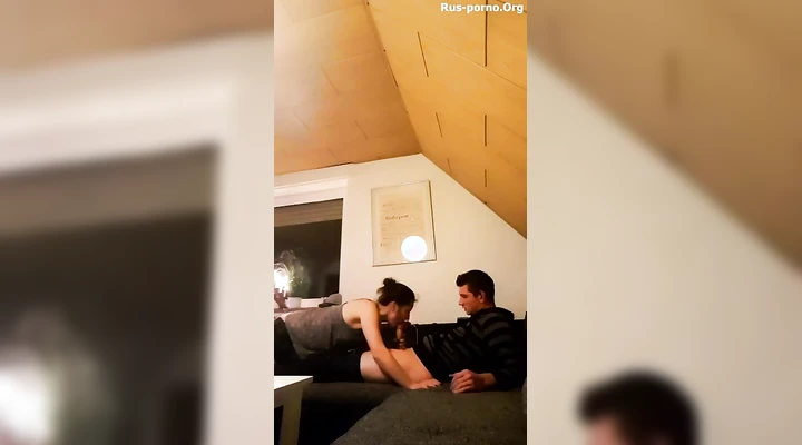 Отсасывая член другу не подозревая о минете на скрытую камеру