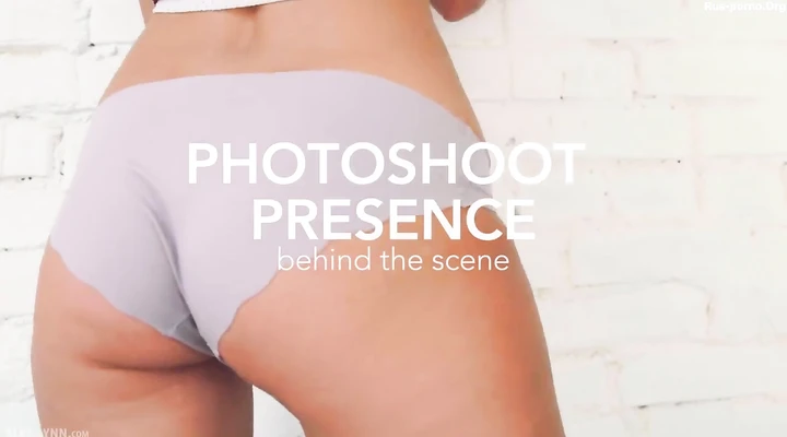 Милая девушка снялась для нового журнала