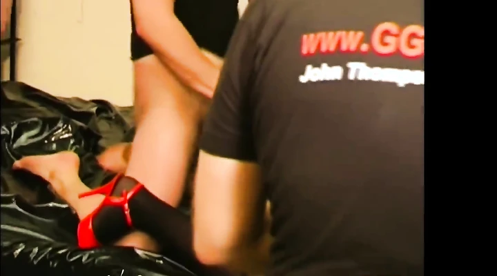 Раскидали блондинку в три длинных члена