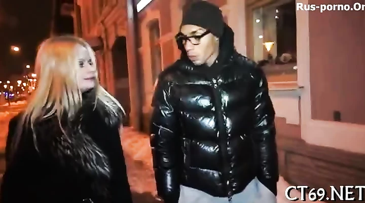 Черный русский развел очередную проститутку