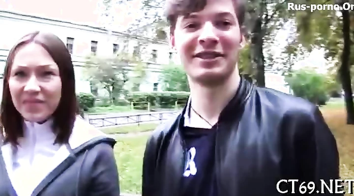 Удачно сняла молодого русского парня прямо в парке
