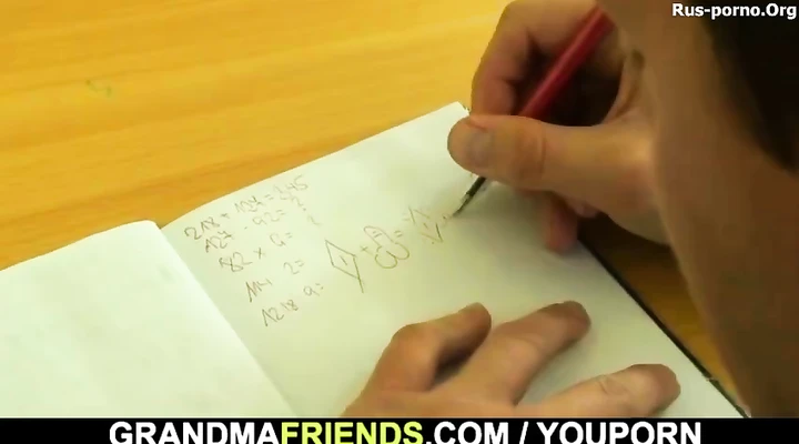Два ученика выебали зрелую учительницу