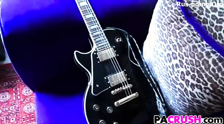 Заснял свою голую девушку после душа